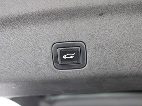 Used 2022 Chevrolet Suburban Z71 w/ Luxury Package AWD/4WD image 23