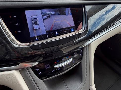 Used 2022 Cadillac XT6 Premium Luxury w/ Technology Package image 12