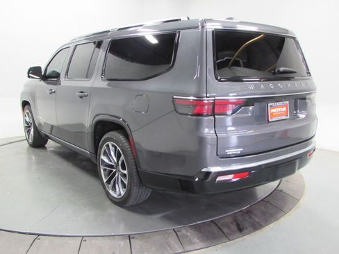 Used 2023 Jeep Wagoneer L Series III w/ Premium Group I AWD/4WD image 5