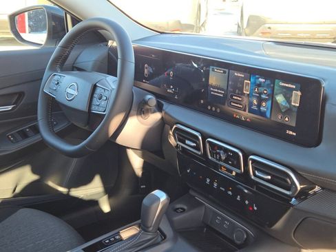 Used 2026 Nissan Sentra SV w/ SV Convenience Package FWD image 8