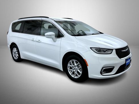 Certified 2022 Chrysler Pacifica Touring-L FWD image 3