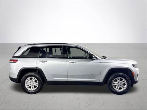 Certified 2025 Jeep Grand Cherokee Laredo w/ Luxury Tech Group I AWD/4WD image 6