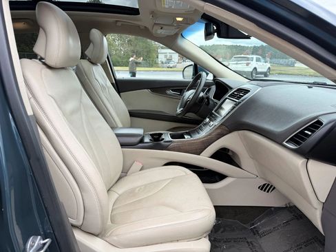 Used 2016 Lincoln MKX Reserve w/ Technology Package FWD image 17