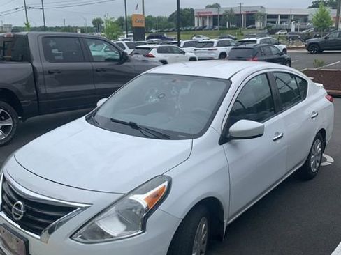 Used 2015 Nissan Versa SV FWD image 14
