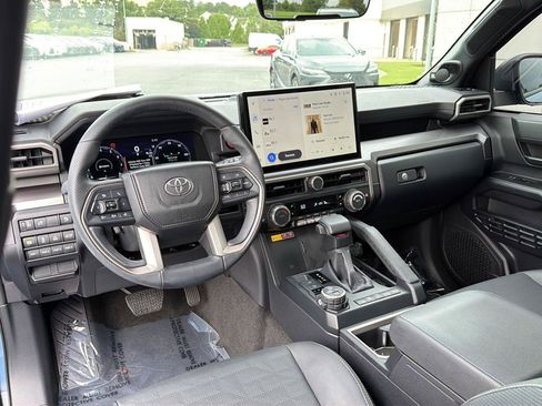 Used 2025 Toyota 4Runner TRD Off-Road Premium AWD/4WD image 19