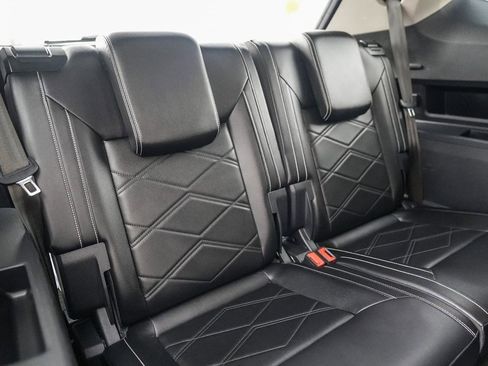 Used 2024 Volkswagen Atlas SE image 17