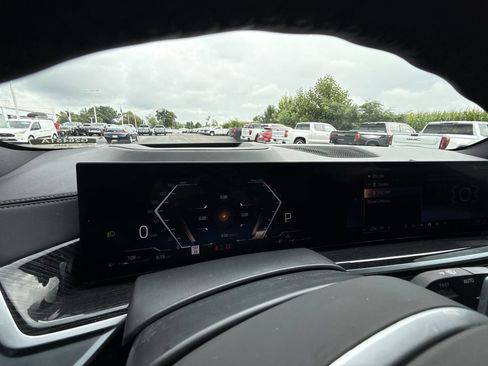 Used 2025 BMW X5 sDrive40i w/ M Sport Package RWD image 18