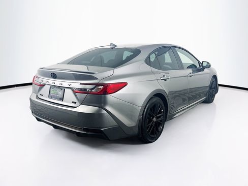 Used 2025 Toyota Camry SE FWD image 9