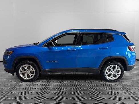 Used 2024 Jeep Compass Latitude AWD/4WD image 2