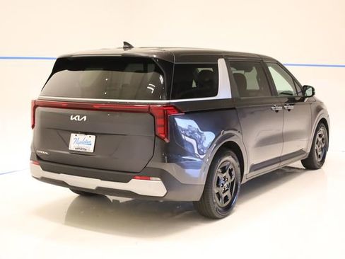 Used 2025 Kia Carnival FWD image 7