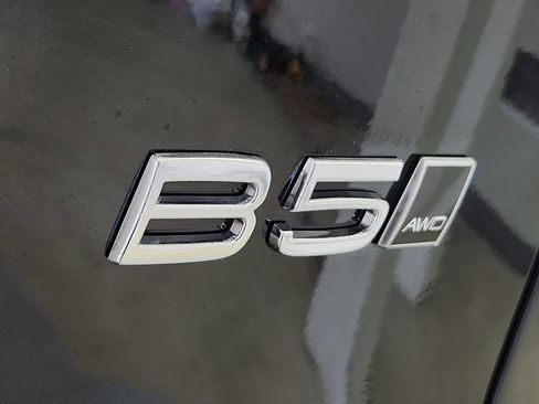 Used 2024 Volvo XC40 B5 Plus AWD/4WD image 33