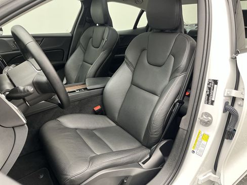 Used 2024 Volvo S60 B5 Plus image 10