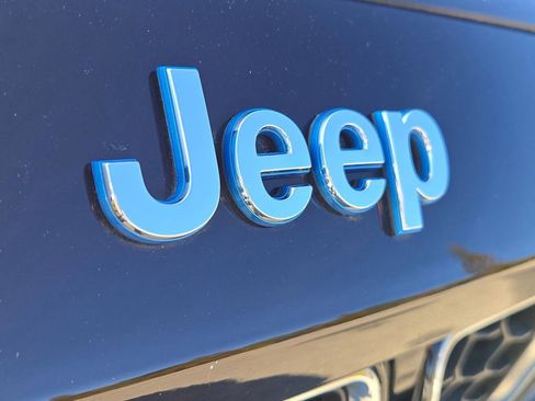 Used 2022 Jeep Grand Cherokee Overland image 4