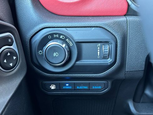 Used 2023 Jeep Wrangler Unlimited Rubicon 4xe image 23