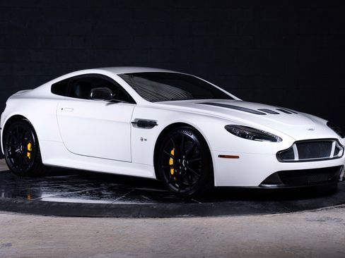 Used 2017 Aston Martin V12 Vantage S RWD image 10