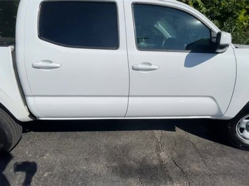 Used 2020 Toyota Tacoma SR image 9