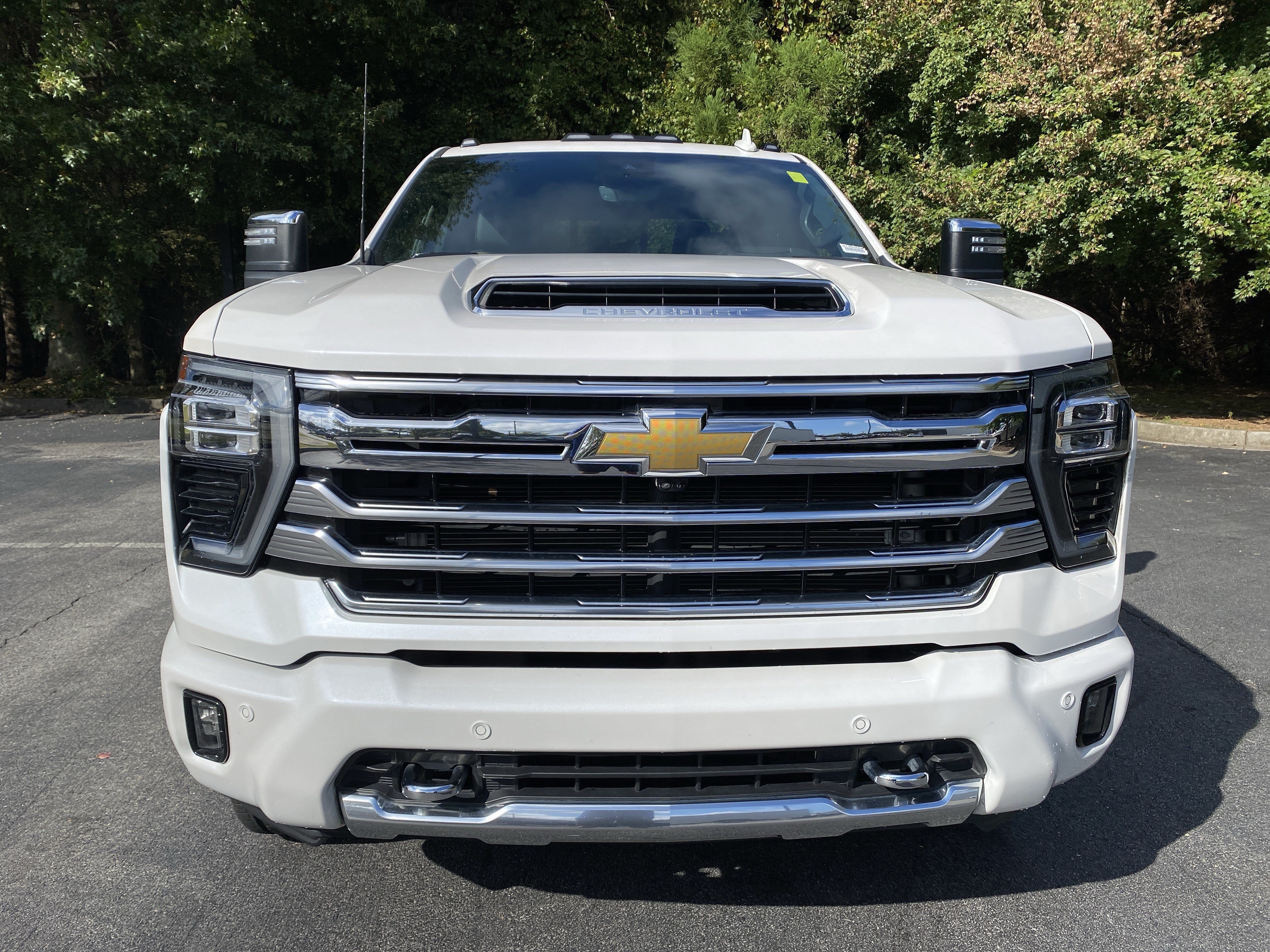Used 2024 Chevrolet Silverado 2500 High Country w/ High Country Premium Package AWD/4WD image 3