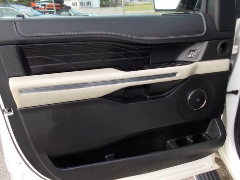 Used 2019 Ford Expedition Platinum image 21