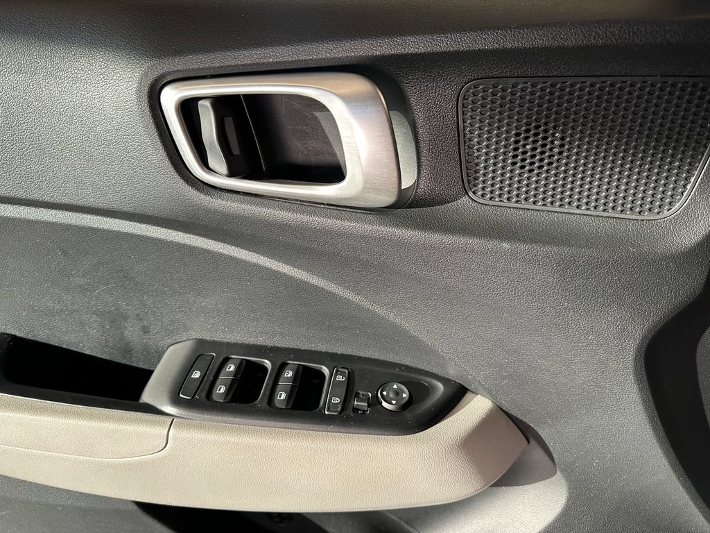 Used 2022 Hyundai Venue SEL FWD image 19