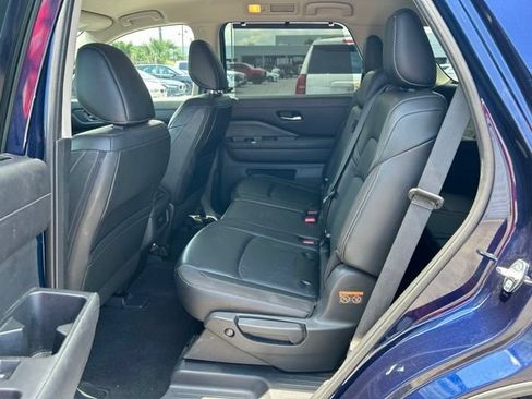 Used 2024 Nissan Pathfinder SL w/ Black Appearance Package AWD/4WD image 22