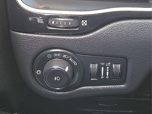 Used 2019 Jeep Cherokee Latitude Plus image 24