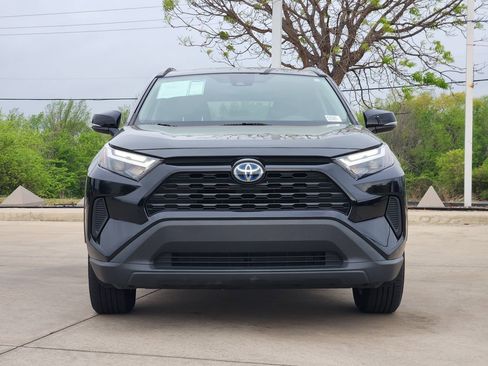 Used 2022 Toyota RAV4 XLE AWD/4WD image 2
