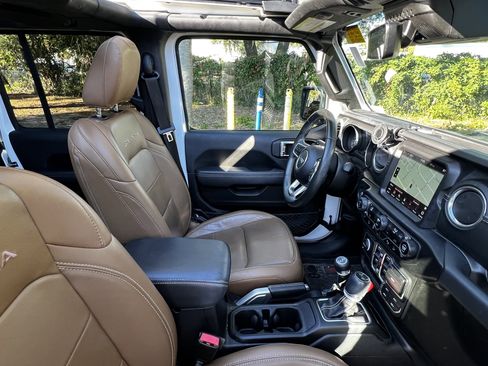 Used 2021 Jeep Wrangler Unlimited Sahara image 46