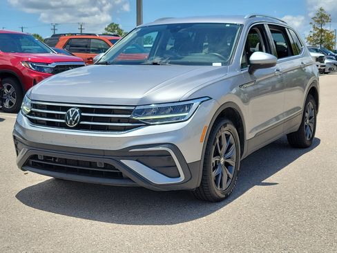 Used 2024 Volkswagen Tiguan SE FWD image 3