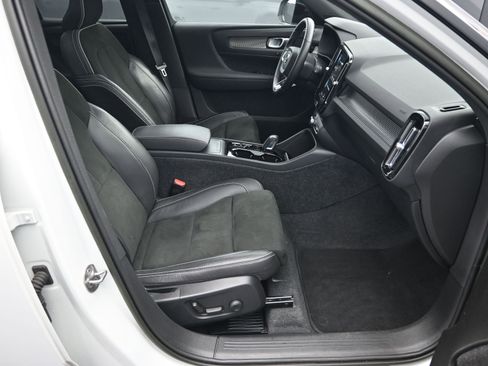 Used 2022 Volvo XC40 T5 R-Design image 82