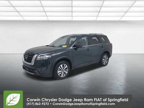 Used 2025 Nissan Pathfinder SL image 7