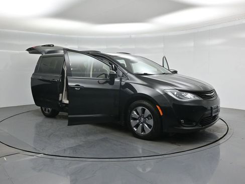 Used 2018 Chrysler Pacifica Limited w/ Advanced Safetytec Group image 31