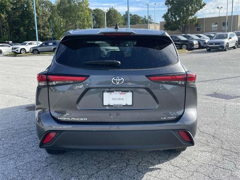 Used 2023 Toyota Highlander LE image 4