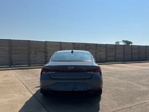 Used 2022 Hyundai Elantra SEL w/ Convenience + Premium Package FWD image 20