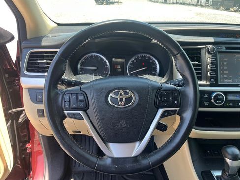 Used 2018 Toyota Highlander Limited AWD/4WD image 17