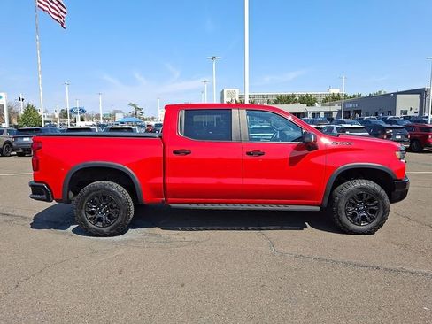 Used 2022 Chevrolet Silverado 1500 ZR2 w/ Technology Package AWD/4WD image 6