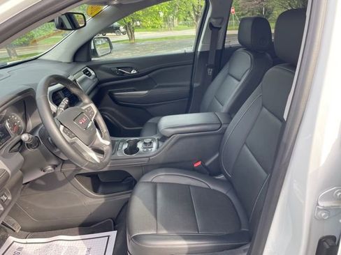 Used 2023 GMC Acadia SLT w/ Preferred Package FWD image 11