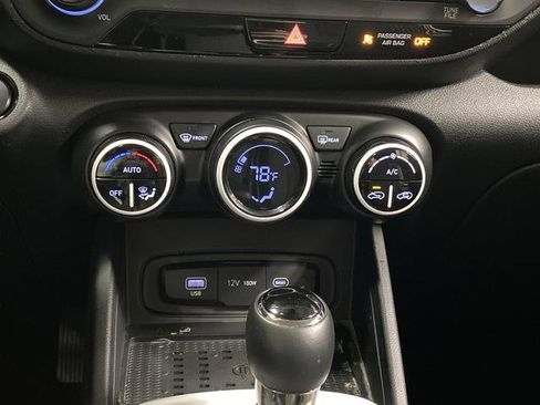 Used 2023 Hyundai Venue Limited w/ Cargo Package image 18