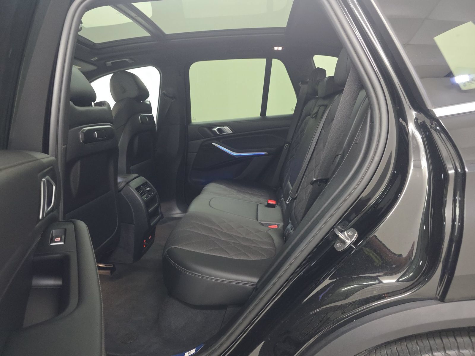 Used 2024 BMW X5 sDrive40i w/ Parking Assistance Package RWD image 15