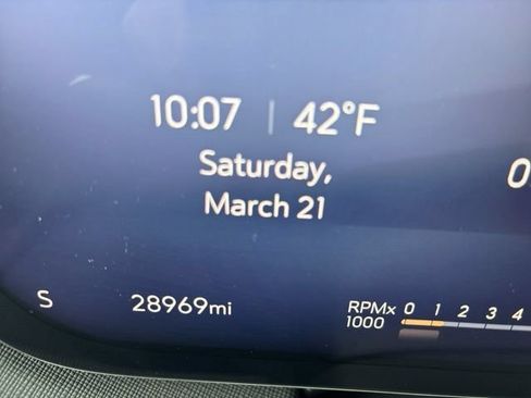 Used 2025 Buick Enclave Preferred AWD/4WD image 3