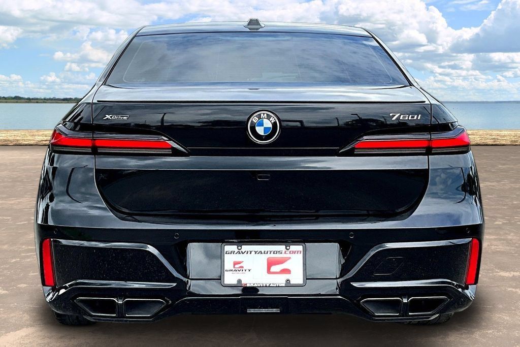 Used 2023 BMW 760i xDrive w/ Executive Package AWD/4WD image 5