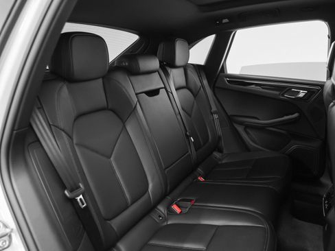 Certified 2026 Porsche Macan AWD/4WD image 23