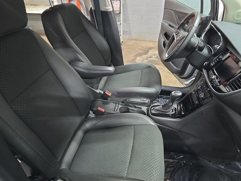 Used 2022 Buick Encore Preferred w/ Safety Package AWD/4WD image 12
