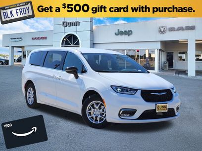 New 2026 Chrysler Pacifica Select