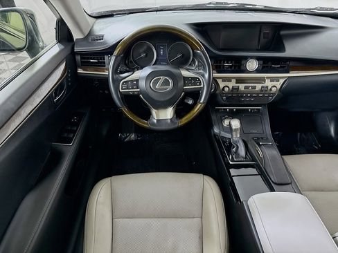 Used 2016 Lexus ES 350 w/ Navigation System Package image 3