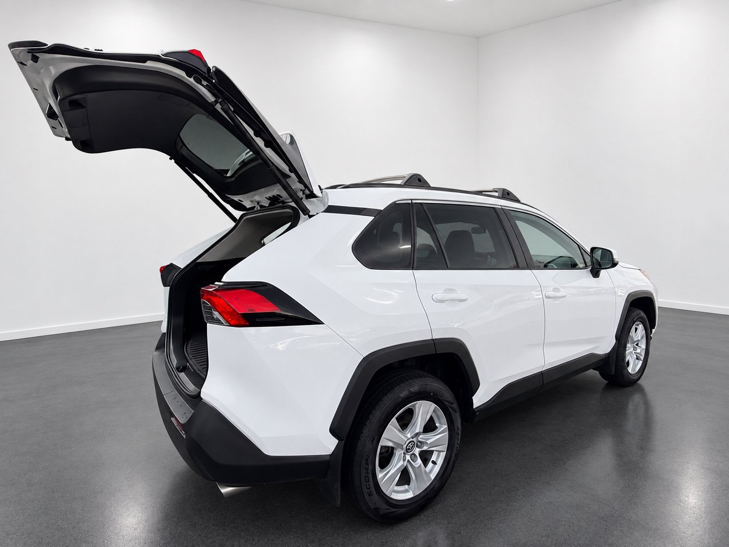 Used 2020 Toyota RAV4 XLE w/ Convenience Package AWD/4WD image 11