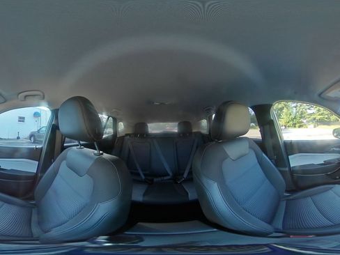 Used 2025 Chevrolet Trax LT FWD image 42