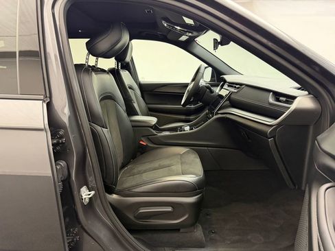 Used 2025 Jeep Grand Cherokee L Altitude image 26