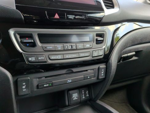 Used 2017 Honda Pilot Touring image 19