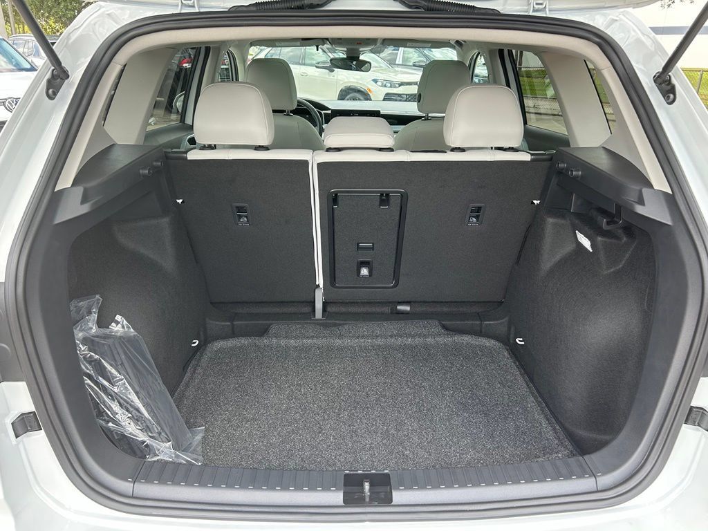 New 2026 Volkswagen Taos SE FWD image 43