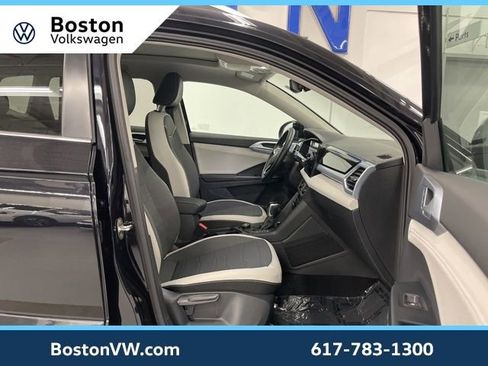 Used 2025 Volkswagen Taos SE w/ Panoramic Sunroof Package image 11